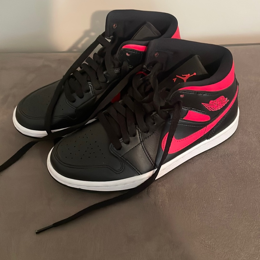 Air Jordans pink and black new